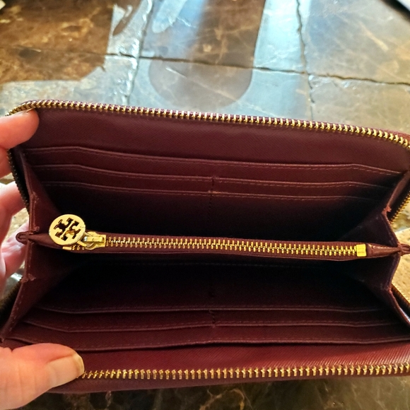 Tory Burch wine zip around continental wallet with gold hardware - Picture 5 of 10